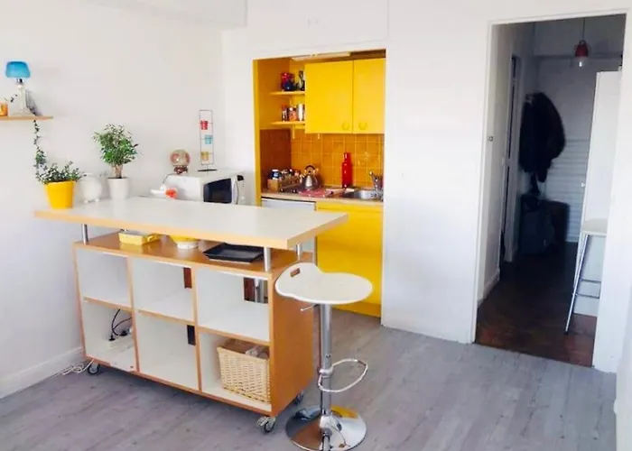 Amazing Eiffel Views At Cool Area Apartamento Paris