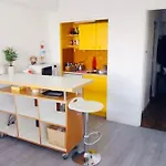 Amazing Eiffel Views At Cool Area Apartment Paris