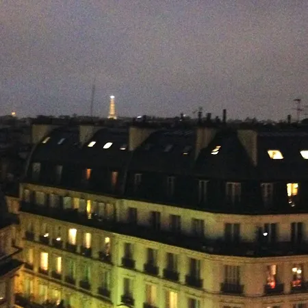 Amazing Eiffel Views At Cool Area Apartment