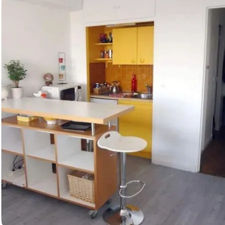 Amazing Eiffel Views At Cool Area Appartement Parijs