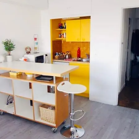Amazing Eiffel Views At Cool Area Appartement Paris